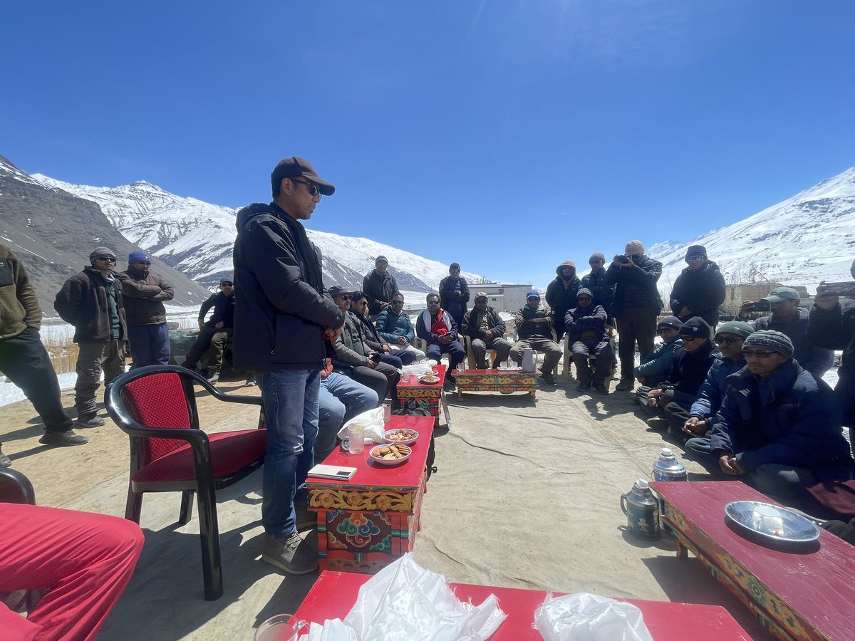 LadakhSki's tweet photo. The Ladakh Ski and Snowboard Association (LSSA) meeting with Zanskar members and Ating locals.

Aimed to Overview of Winter Activities,New Memberships ,training,Selection Trials Skiing Courses.
LSSA assured support for uplifting Zanskar in winter sports.
@airnewskargil 
@zankskar https://t.co/DnZxMk4J9W