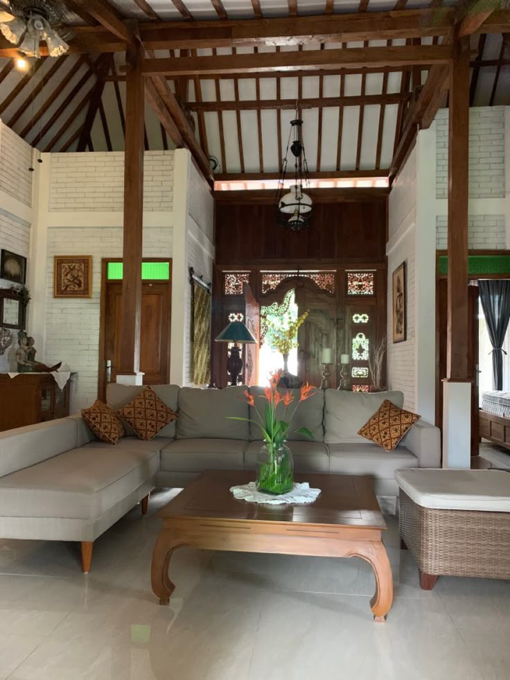 calajms's tweet photo. fuck, that kind of house model. i want my house to be a modern-joglo (traditional javanese house) https://t.co/lSMraSayxE