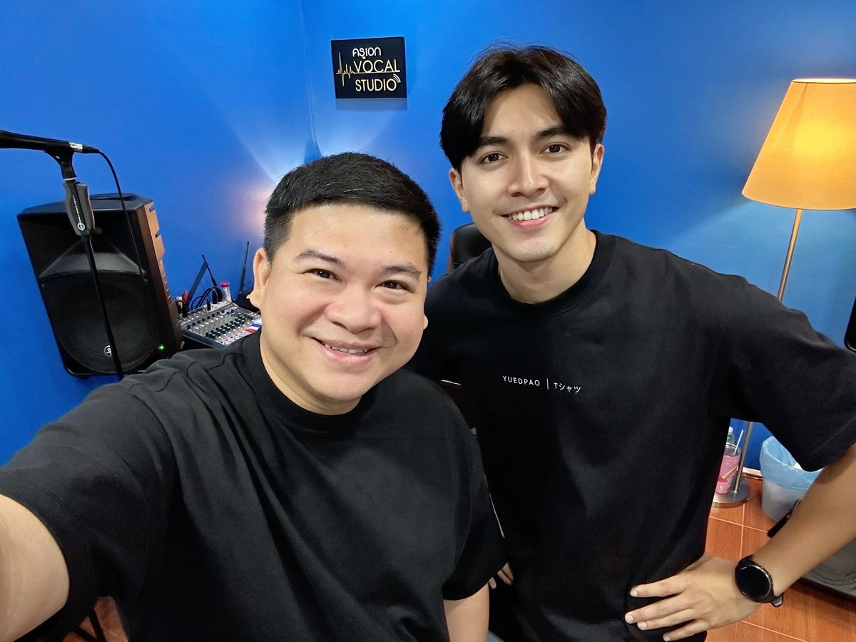 AkeKru's tweet photo. 📺✨ ทีมดูสดพร้อมมากก!! #คุณพี่เจ้าขาEp23 #คุณพี่เจ้าขาตอนจบ คืนนี้ #2ทุ่มครึ่ง
.
.
🙏🏻💙 ขอบพระคุณป้าแจ๋ว @paajaew ส���หรับความไว้วางใจให้ครูเอกได้มีโอกาสดูแลและปรับจูนการใช้เสียงให้กับนักแสดงทุกๆท่านครับ 
#Ch3Thailand
#kruakevocalstudio 
#ดูทีวีกด33ดูมือถือกด3Plus https://t.co/EOUYrRJd8V