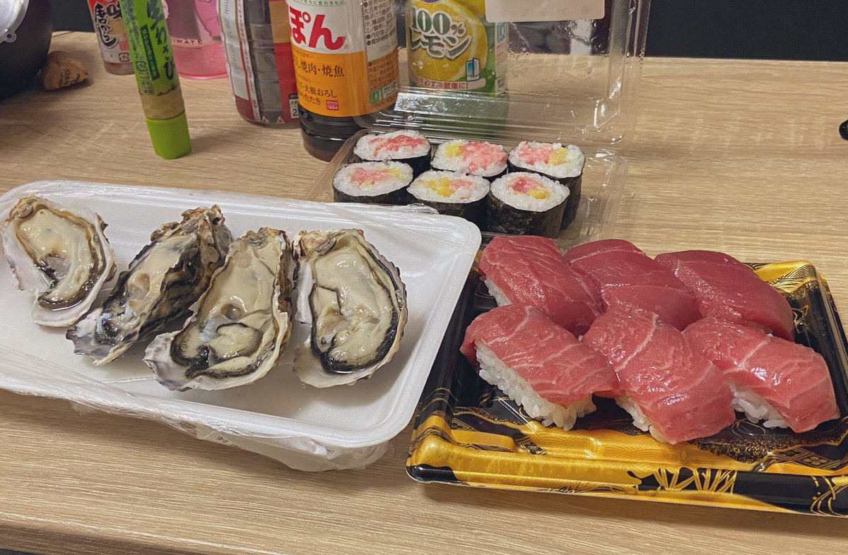 mazimitsuki's tweet photo. 生牡蠣に中トロと最高でした！！
角上魚類LOVE！！
酒我慢できた自分偉い！！！ https://t.co/3TIbmHR8XJ