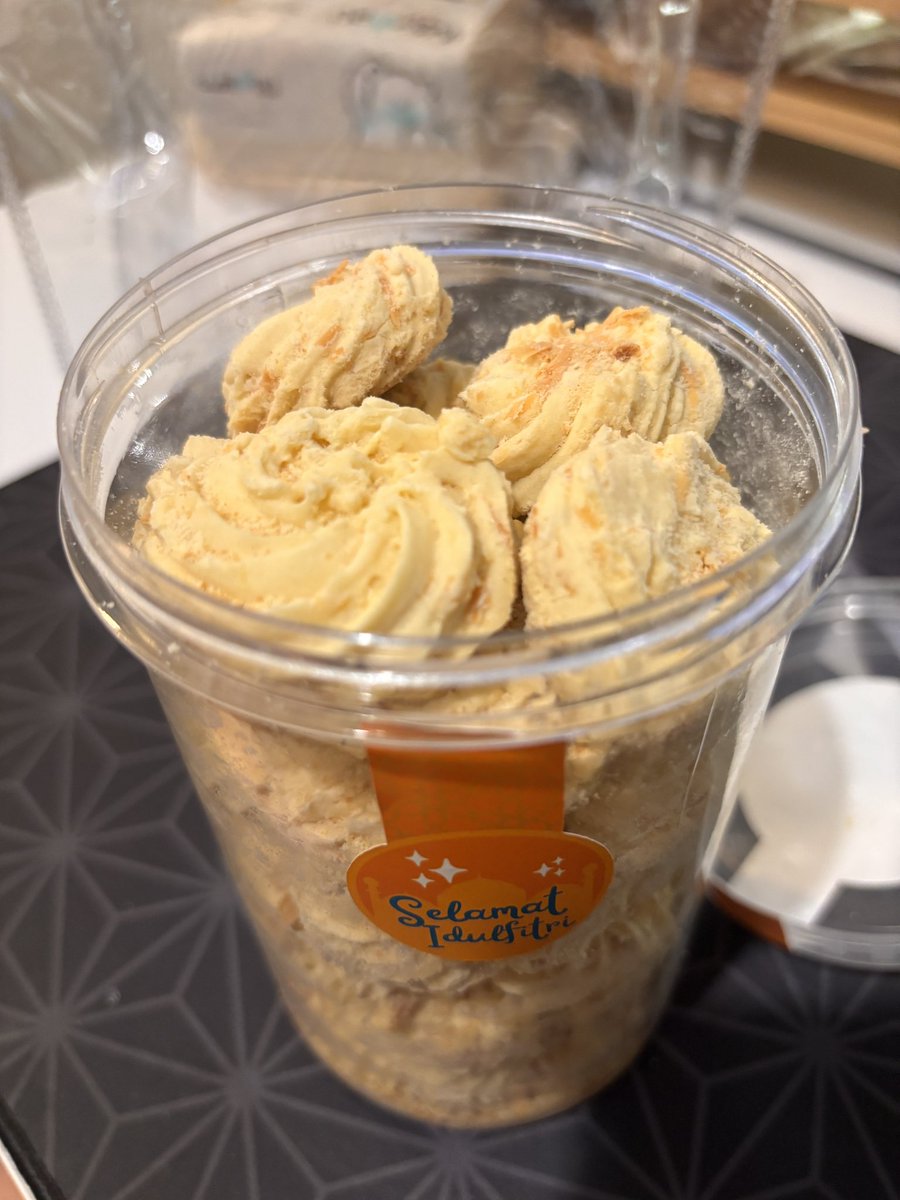 Aku belum share ya post Eid delights aku.. ada ini dari <a href="/umenumen/">Umen | Dibuai Bayu September</a> 
Enakkk huhu.. makannya ditahan biar gak bablas langsung habis 🥹👀