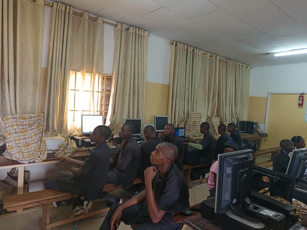 AlliantF's tweet image. 🗣️ I am delighted to share with you my recent experience at the #Techathon2025 event that took place last month, where I had the opportunity to build capacity on Sustainable Development Goals (SDGs) 3, 4, and 5 for children and young people at the High School. @_AfricanUnion