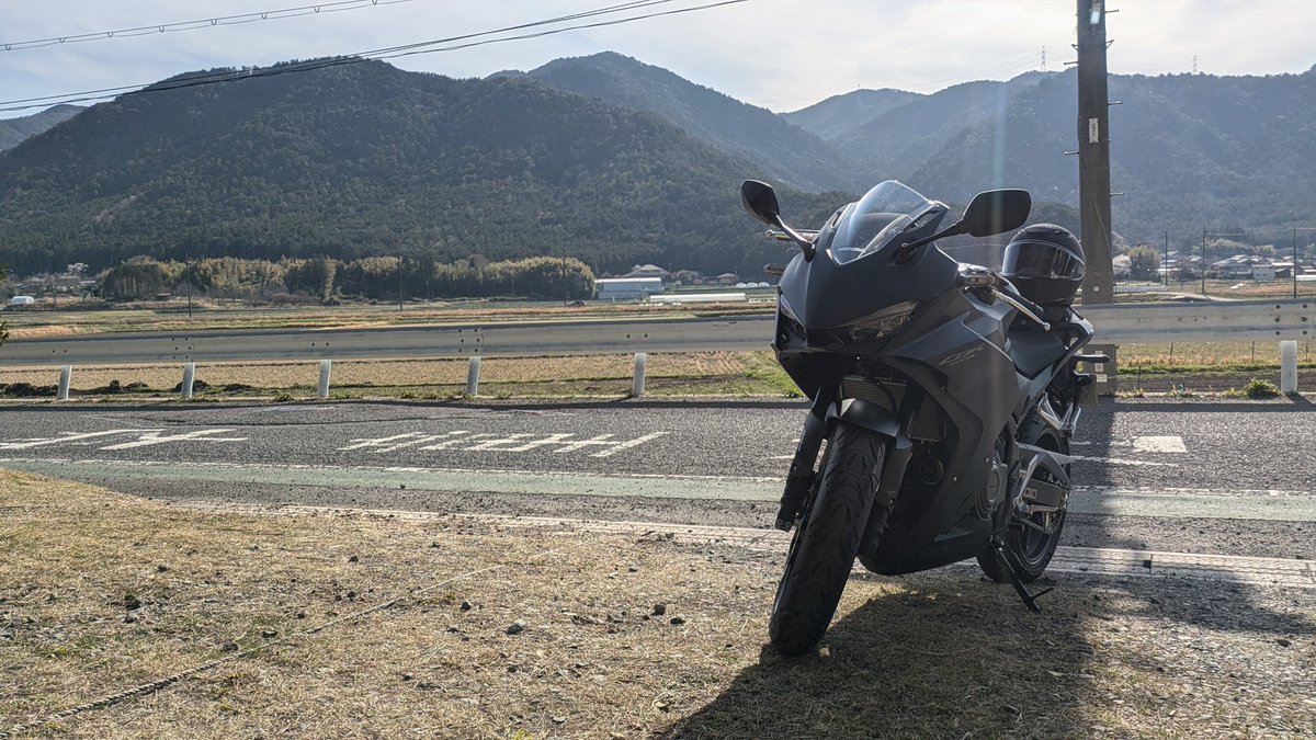 todonotumarin's tweet photo. とってもいい天気！
桜も咲いてるから散歩日和だよ！
 #cbr400r https://t.co/yHQmPToX29