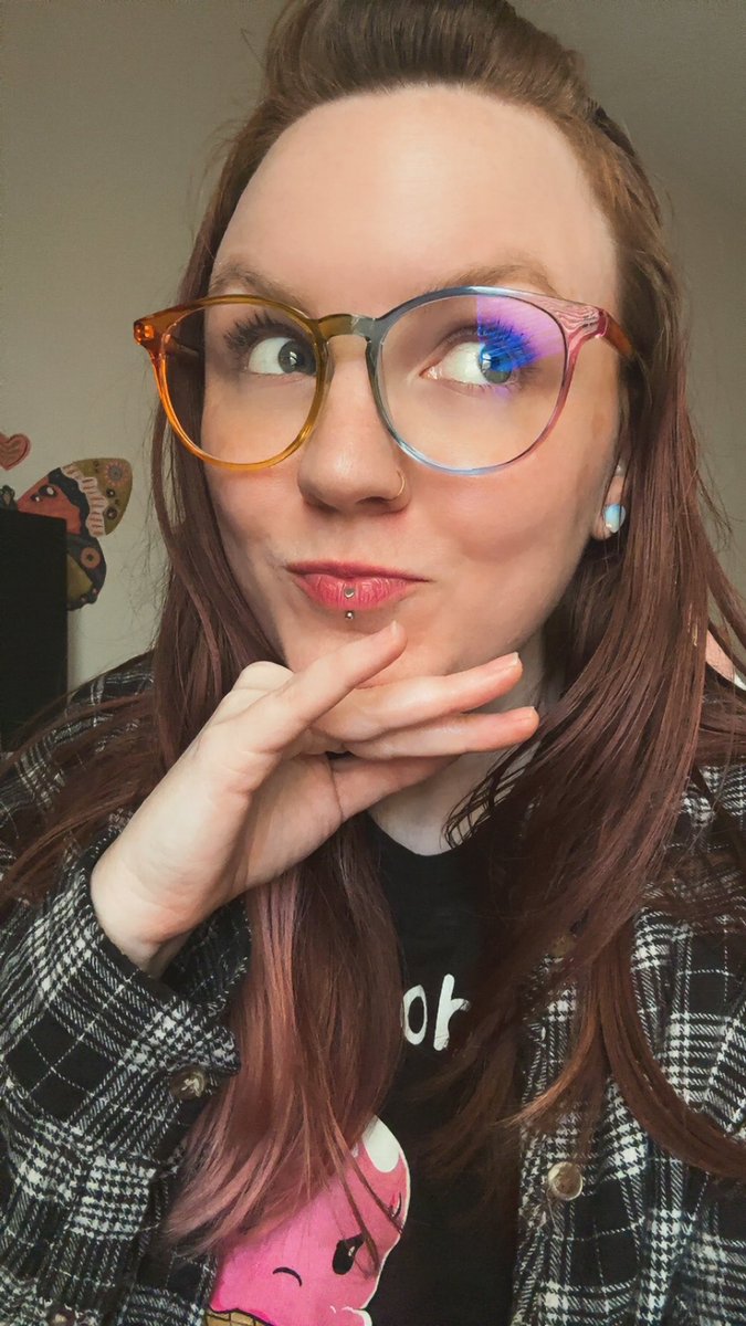 Catannmas's tweet photo. My new glasses are a vibe. https://t.co/I9arR2T2Tc