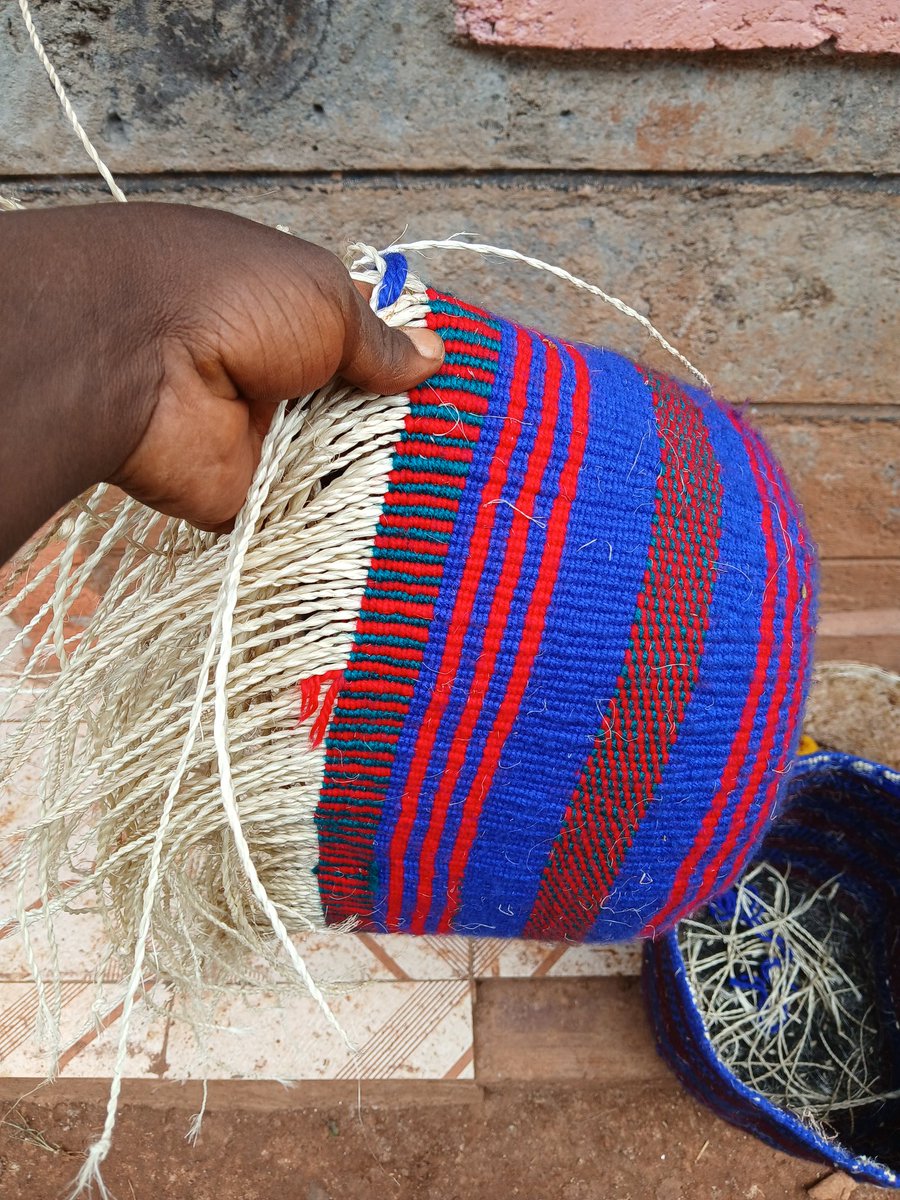 Alafu ka unadai kiondo ni dm.Usiende ruracio na carrier bag buana. You know old school is always classic.