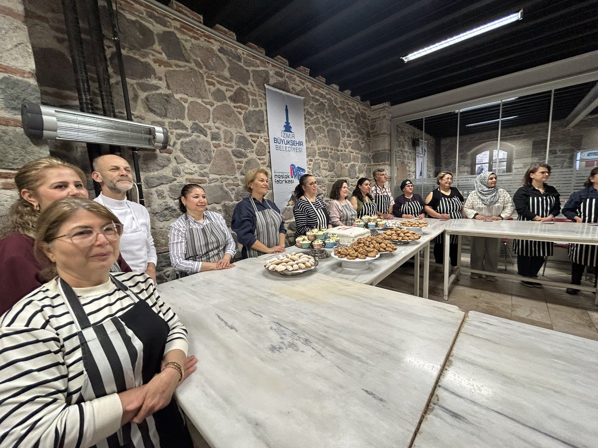 meslekfabrikasi's tweet photo. Meslek Fabrikası Şube Müdürlüğü’nde Sağır ve Dilsiz yurttaşlar için düzenlediğimiz Pastacı Çırağı Eğitimi’nin sertifika törenini gerçekleştirdik!🎂 https://t.co/fFkRY1uOZK