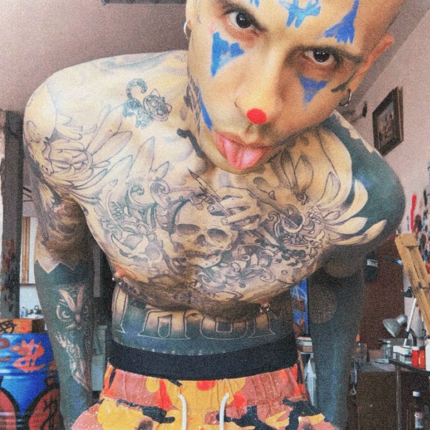 murt_burner's tweet photo. TOP 3 THINGS I LEARNED FROM SELLING MY ART:
•PEOPLE BUY STORY, NOT JUST CANVAS.
•LIMITED EDITIONS CREATE DESIRE.
•POST LIKE A MADMAN — SOMEONE’S ALWAYS WATCHING. https://t.co/z4cZA401Li