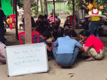 NantEiThandar's tweet photo. “အညာပစ်တိုင်းထောင်လေးများအဖွဲ့” provided a meal on behalf of donors to war evasion victims at long term war evacuation camp in #Salingyi Township on April 7. #WhatsHappeninglnMyanmar #2025Apr9Coup #HelpMtanmarIDPs https://t.co/2RTAwYJgUM