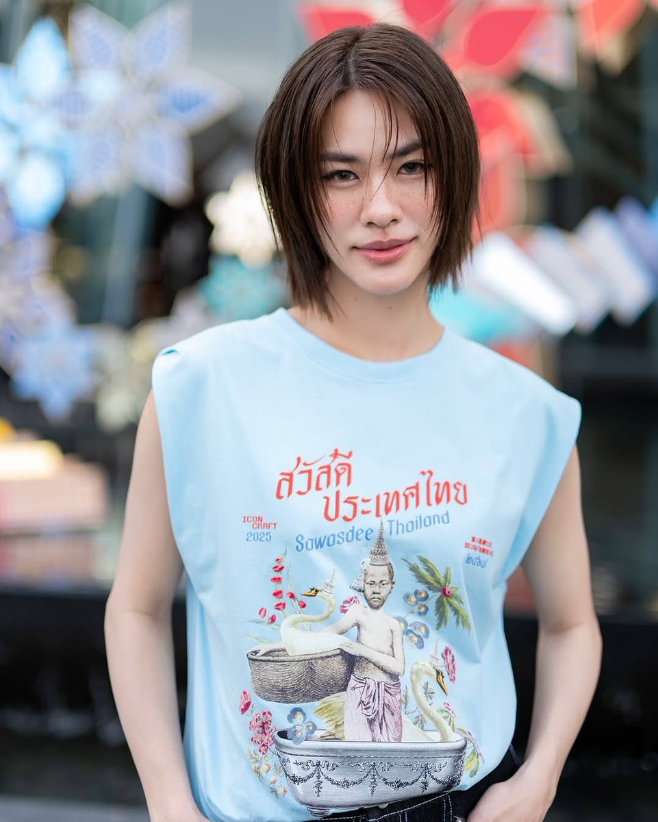 EmiThasornMY's tweet photo. ˙ᵕ˙ Emi sayang just posted! ˙ᵕ˙ - IG Post Update (090425) 

[1/2]

#ICONSIAMSongkran #สงกรานต์ที่ไอคอนสยาม
#CONSIAM #CONCRAFT
#emibonnie #เอมี่บอนนี่ 
#emiamily #beonnnie https://t.co/SkFIz9fDT2