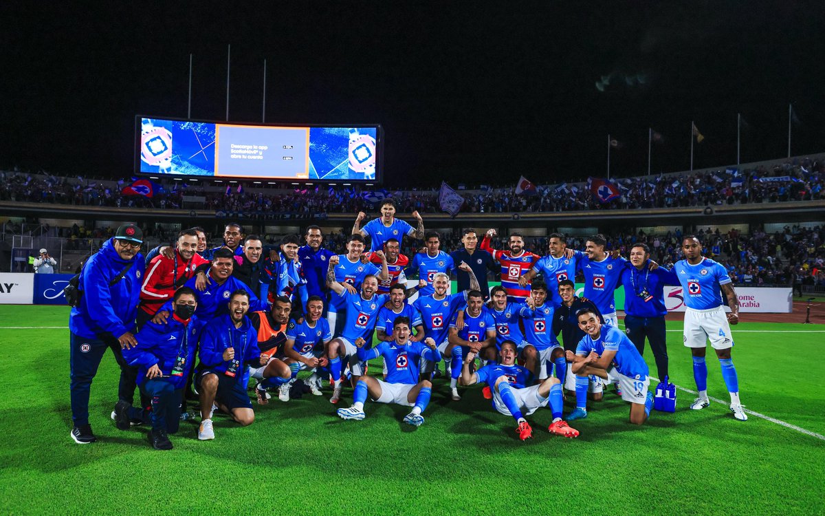 CruzAzul's tweet photo. ORGULLOSOS DE ESTE EQUIPO 💙🚂 https://t.co/VIWm6a1cfh