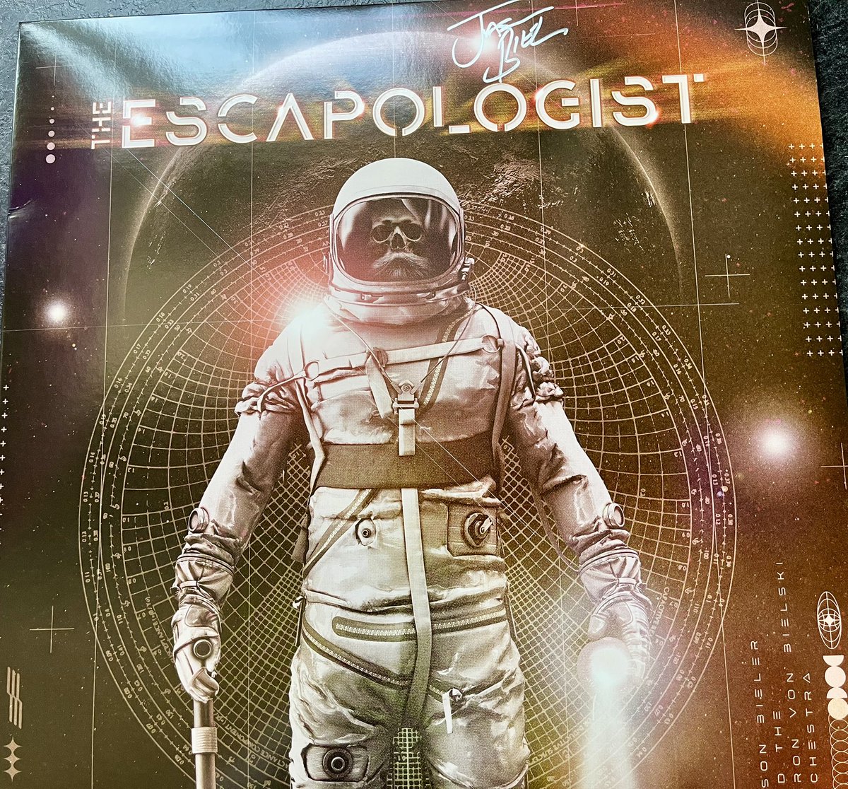 The new <a href="/jasonbieler/">Jason Bieler & The Baron Von Bielski Orchestra</a> album is astonishingly good(but then all his music is!)People of Earth, go check it out🤘🏻🤘🏻
<a href="/mitchlafon/">Mitch Lafon</a> <a href="/EddieTrunk/">Eddie Trunk</a> <a href="/WhisperingBob/">Bob Harris 💙</a>