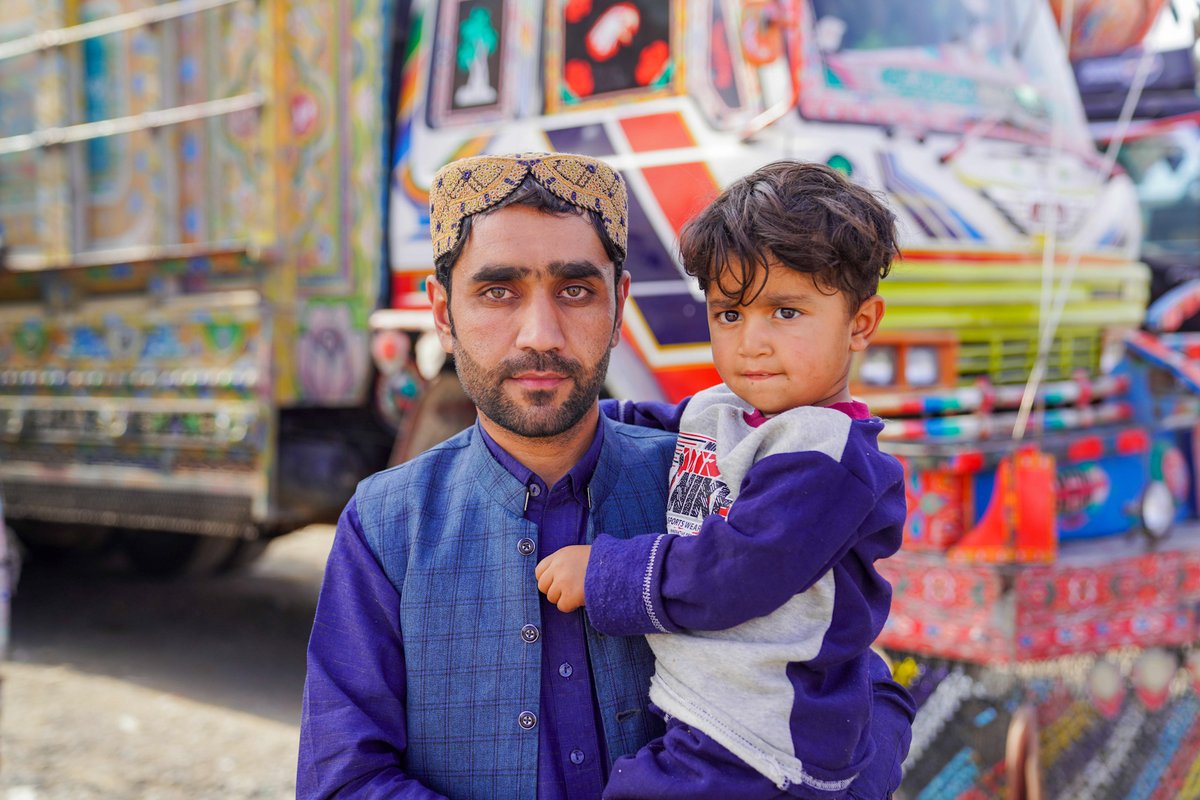 IFRCAsiaPacific's tweet photo. With faith, Afghan father Arif Shah - dad of 9 - left Pakistan to return home. 'Tawakal ba Khuda,' he whispered: trust in God. He carried decades of loss, hope, and courage across the border. One of millions returning with dignity and dreams. #AfghanistanCrisis #IFRC https://t.co/sMDSROvSB9