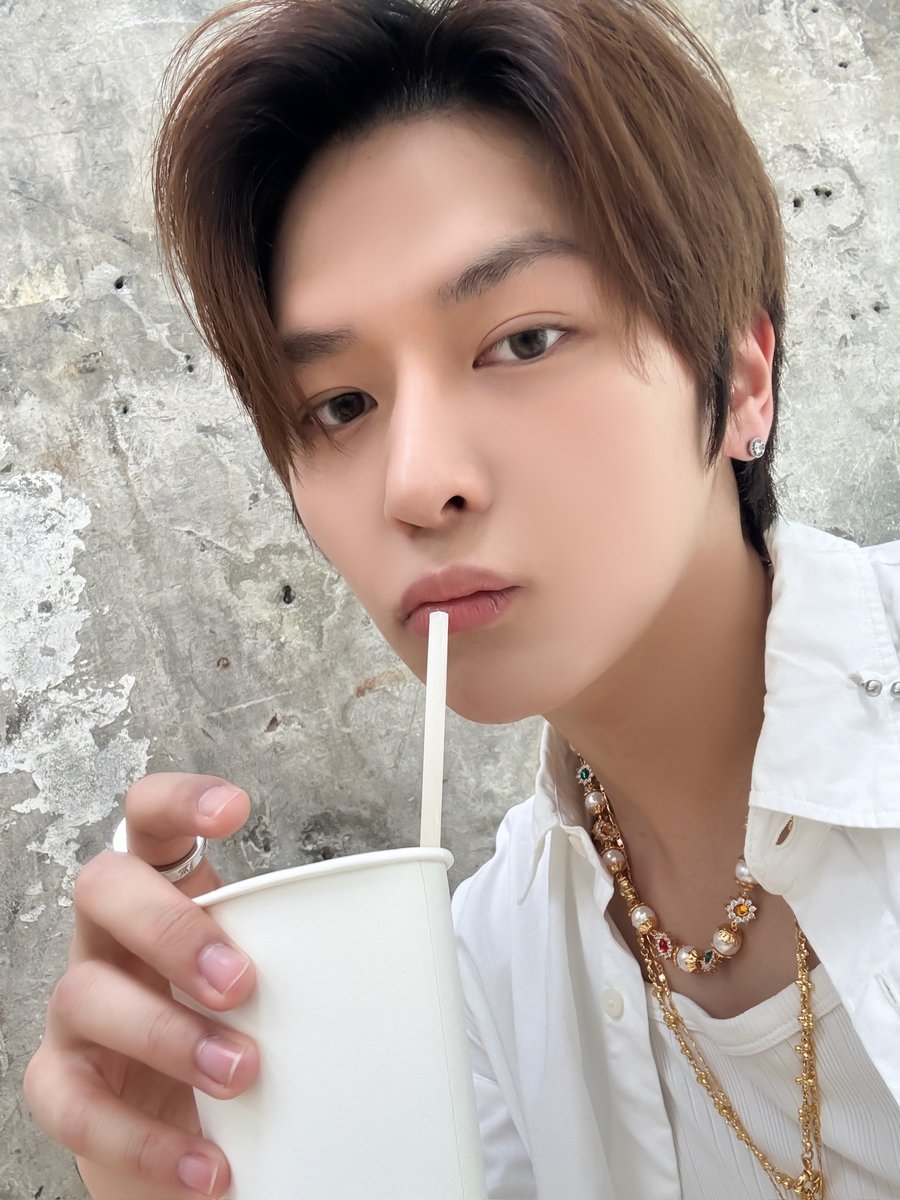 [#원]  
꽃 구경 🌸

#NOMAD #노매드
#ONE #원