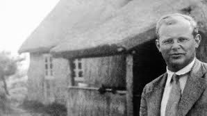 Heute vor 80 Jahren wurde 
Dietrich #Bonhoeffer im Konzentrationslager Flossenbürg von den #Nazis ermordet.
Wenn man sich mit Bonhoeffers Werk befasst, ist man fasziniert von seiner Vision einer Zukunft, in der Mut, Glaube und Mitmenschlichkeit im Mittelpunkt stehen.
Bonhoeffers