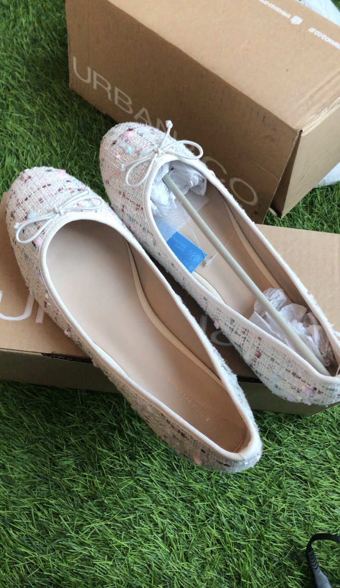 viewpager's tweet photo. WTS Tas &amp; sepatu brand lokal kualitas mantap
🟡  Barang ex display, kondisi beragam
📦  Kirim juga bisa (ongkir ditanggung pembeli)
📍  Lokasi: Jakarta Barat  👀 Bisa langsung lihat &amp; beli di tempat
#OOTDIndonesia #TasMurah #FashionLokal https://t.co/irZZKLvq3M