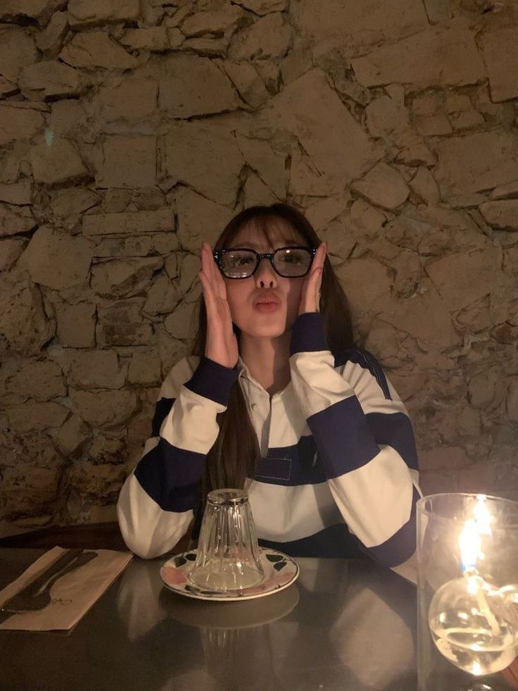 hello, i'm el! i'm looking for interactive moots 

   –  filo
   –  minor
   –  not new to #stantwt, #kpoptwt 
   –  any fandoms are welcome

like/rt to spread, thank you!