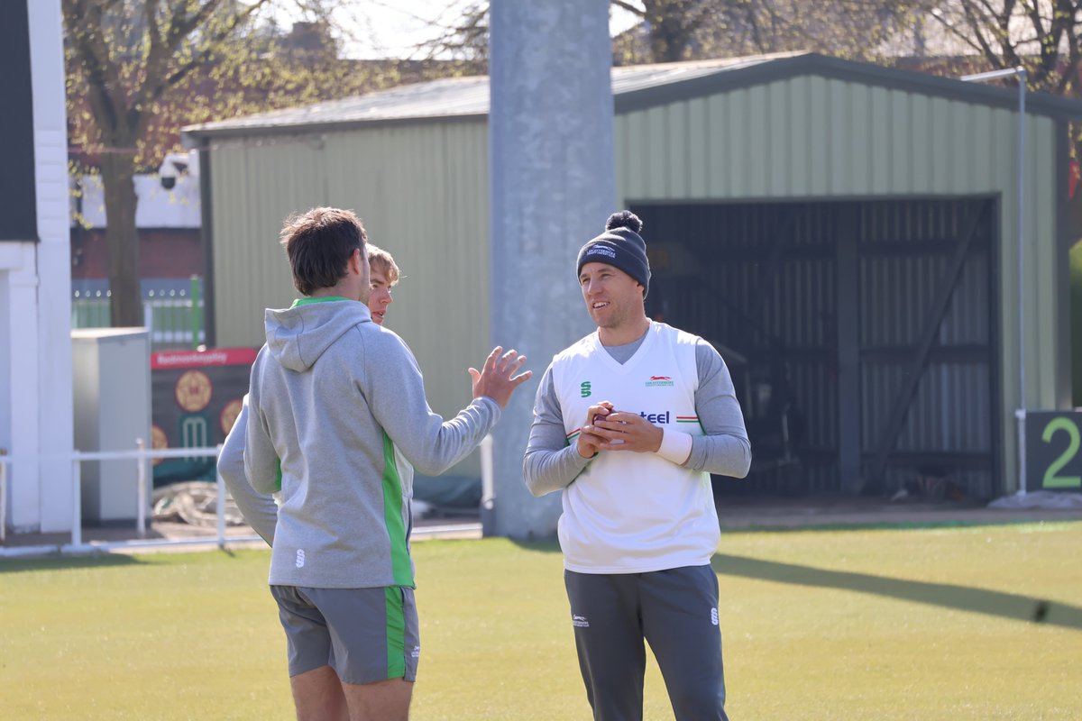 leicsccc's tweet image. 𝗜𝗻 𝘄𝗶𝘁𝗵 𝘁𝗵𝗲 𝗙𝗼𝘅𝗲𝘀. 👊

Logan&apos;s arrived and raring to go.

#Foxes🦊 | @loganvanbeek