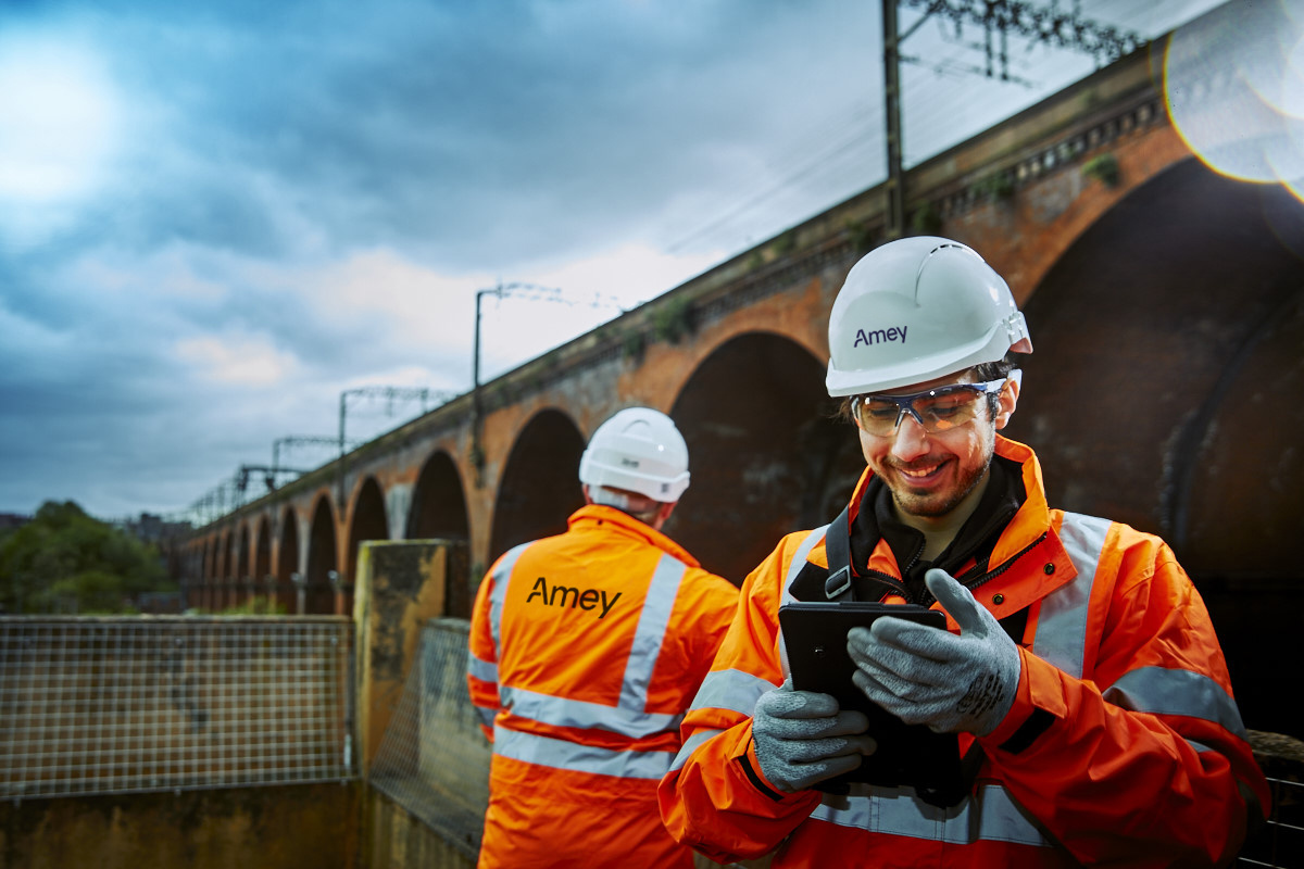 Amey (@ameyltd) on Twitter photo We're proud to celebrate the graduation of the first cohort from our pioneering Rail Engineering Degree Apprenticeship programme, delivered in partnership with <a href="/sheffhallamuni/">Sheffield Hallam University</a>.
📎 eu1.hubs.ly/H0j7DPR0
#RailEngineering #STEM We're proud to celebrate the graduation of the first cohort from our pioneering Rail Engineering Degree Apprenticeship programme, delivered in partnership with <a href="/sheffhallamuni/">Sheffield Hallam University</a>.
📎 eu1.hubs.ly/H0j7DPR0
#RailEngineering #STEM