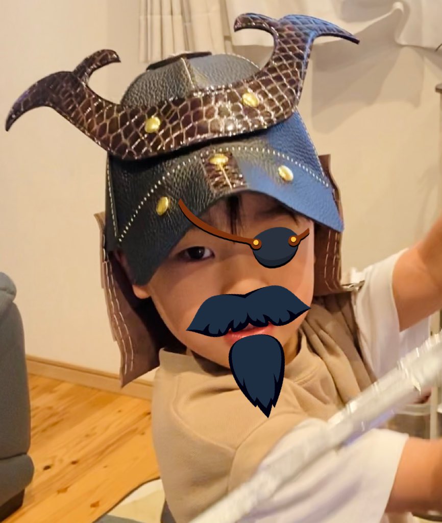 toshi_RTCAMP's tweet photo. 子供の日が近いからのんびり作ってみようとしたけど完成してしまった🥹❣️
思ってた以上にカッコ良くて面白い物が出来た🤣
息子達が被りたがるからもう一つ伊達政宗っぽい感じの作っちゃおうかなぁ(*´∇`*)笑笑
#レザークラフト
#兜
#子供の日
#RTWS https://t.co/SiH388NyR2