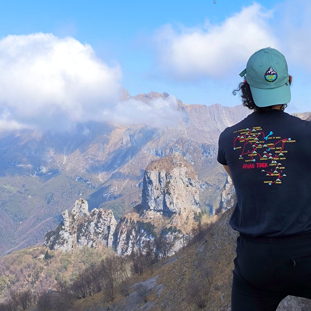ApuaneLibere's tweet photo. 🌞 BUONGIORNO CON LA NOSTRA BELLISSIMA 
MAGLIETTA RICAMATA APUAN TREK!
👕IN 100% COTONE ORGANICO, DETIENE ATTUALMENTE IL RECORD DI CAPO PIÙ VENDUTO DI TUTTA LA NOSTRA ASSOCIAZIONE: OLTRE 300 ESEMPLARI! https://t.co/a3IKU41KBC