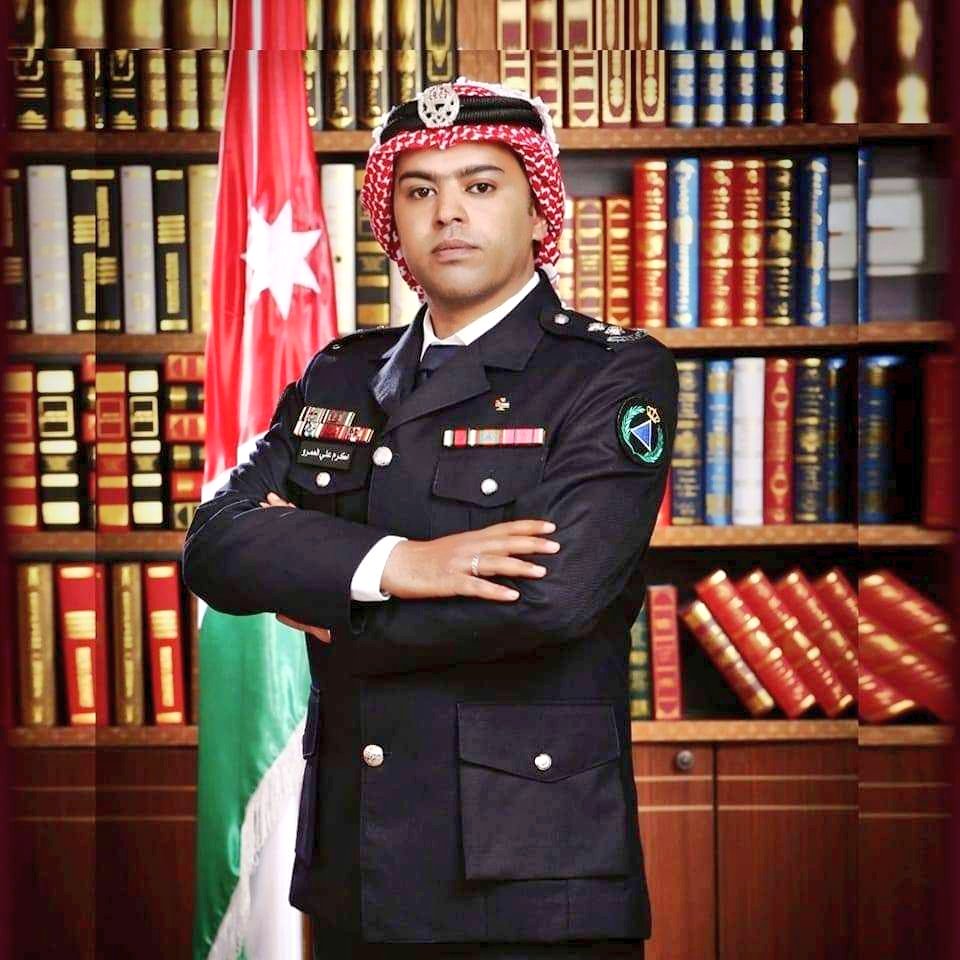 ضابط اردني وعلى راسي غتره هاشميه 🇯🇴
أكتب غلا بلادي على صفحة الدم
الاردن بعيني حدايق وجنة
ديرة هلي فوح من الطيب ينشم
فعل ولنا تاريخ مكتوب عنه
عند الشدايد ما ندور لنا عم 
.
.
الجيش والامن العام خط احمر
عاشت الاجهزه الأمنيه والمخابرات 
وخسئو الاخوان

#الاردن_للاردنيين
#مش_عيب_عليهم