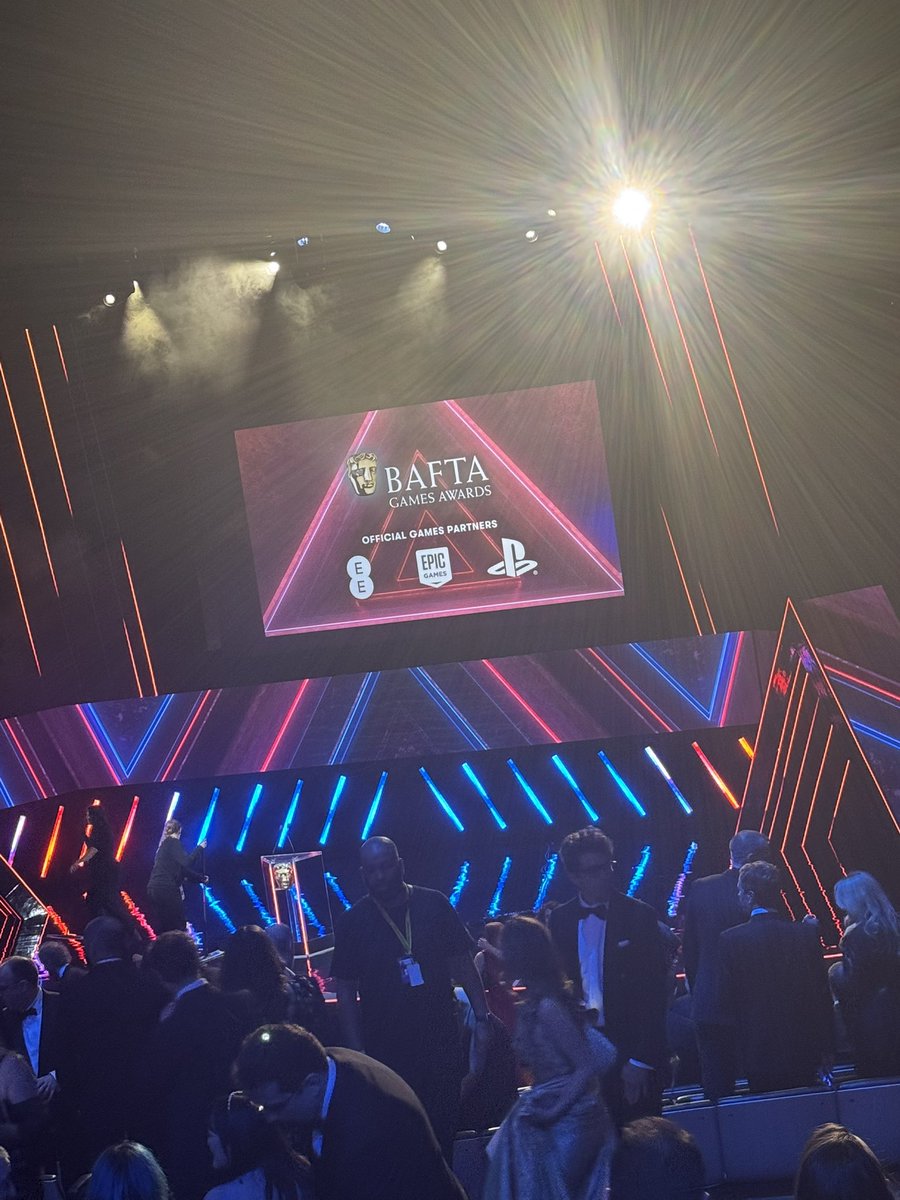 john_potter2's tweet image. Third year working on the @BAFTAGames Awards! What a joyous evening!! Good to see so much love in the room and journo friends! ❤️