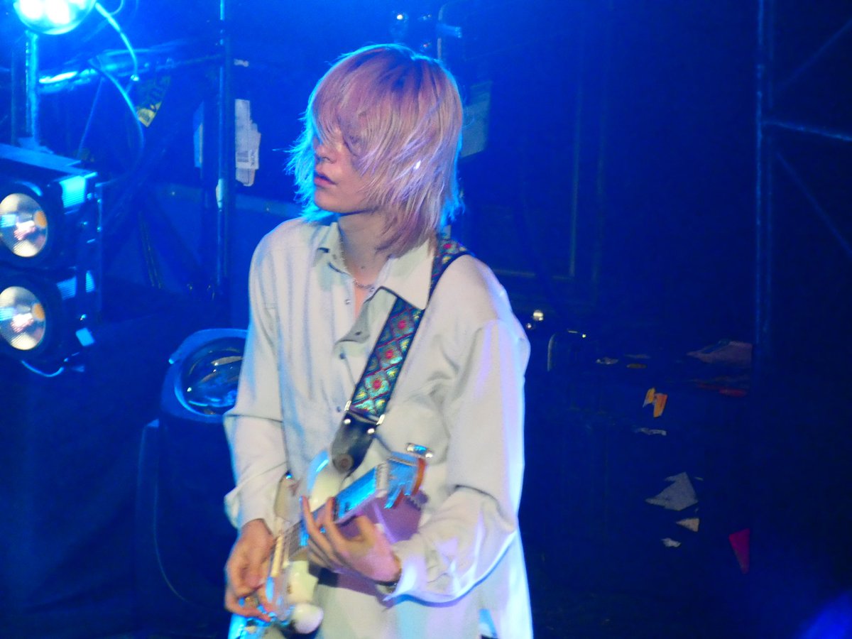 Angela_GA's tweet photo. Es tan difícil pillarle la cara a este hombre 😭
#Toru #ONEOKROCK #oneokrockchile #ONEOKROCKDETOX https://t.co/FRHnQpkGpC