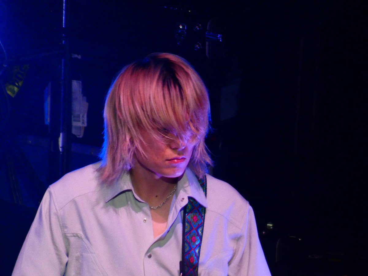 Angela_GA's tweet photo. Es tan difícil pillarle la cara a este hombre 😭
#Toru #ONEOKROCK #oneokrockchile #ONEOKROCKDETOX https://t.co/FRHnQpkGpC