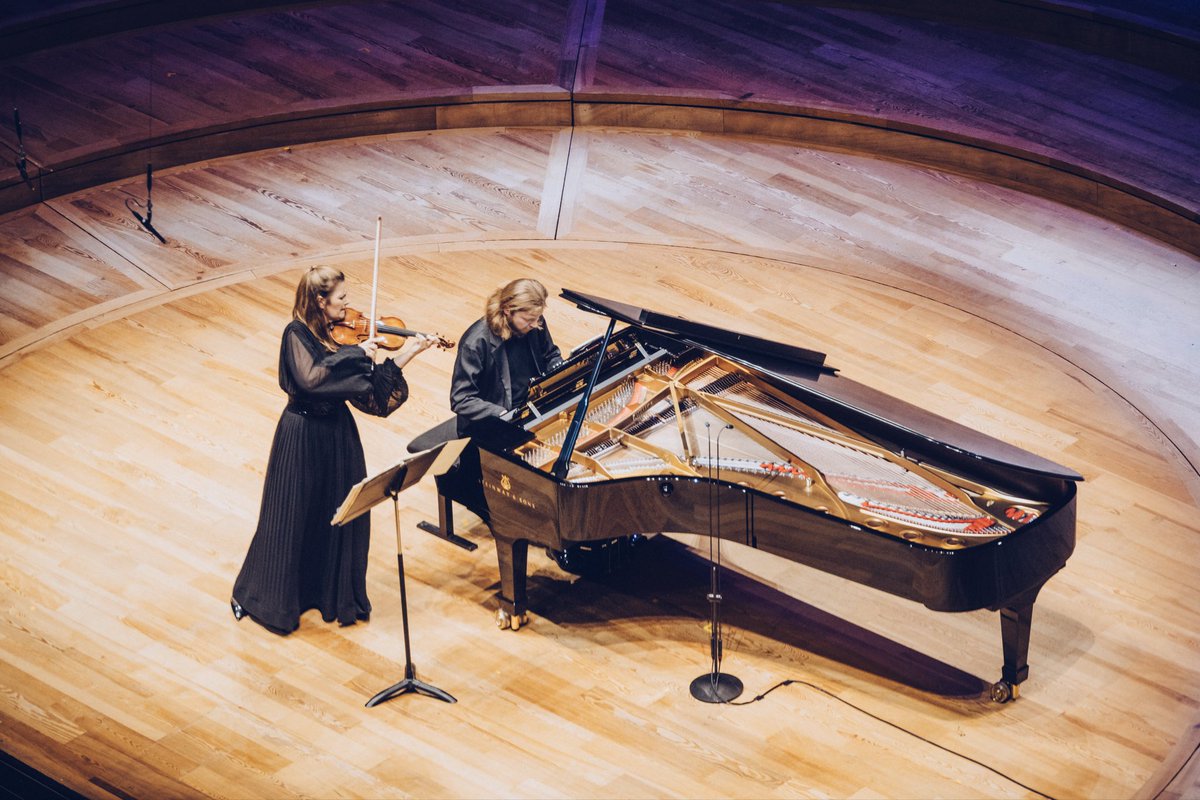 Bruno Serrou (@cirmeau) on Twitter photo Compte-rendu de concert :
Flamboyant récital de sonates de JANINE JANSEN et DENIS KOZHUKHIN à la <a href="/philharmonie/">Philharmonie de Paris</a> de Paris
brunoserrou.blogspot.com/2025/04/flambo… Compte-rendu de concert :
Flamboyant récital de sonates de JANINE JANSEN et DENIS KOZHUKHIN à la <a href="/philharmonie/">Philharmonie de Paris</a> de Paris
brunoserrou.blogspot.com/2025/04/flambo…