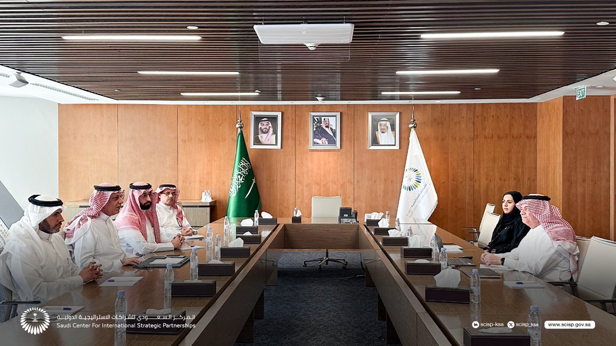 تعزيزًا لدور المركز في العمل والتنسيق مع الجهات الحكومية والخاصة بما يخدم شراكات المملكة الدولية؛ استقبل سعادة المهندس رعد بن غيث البركاتي الرئيس التنفيذي المكلف لمركز #الشراكات_الاستراتيجية وفد من وزارة البيئة والمياه والزراعة برئاسة سعادة الأستاذ أحمد صالح حريري، مستشار مبادرة
