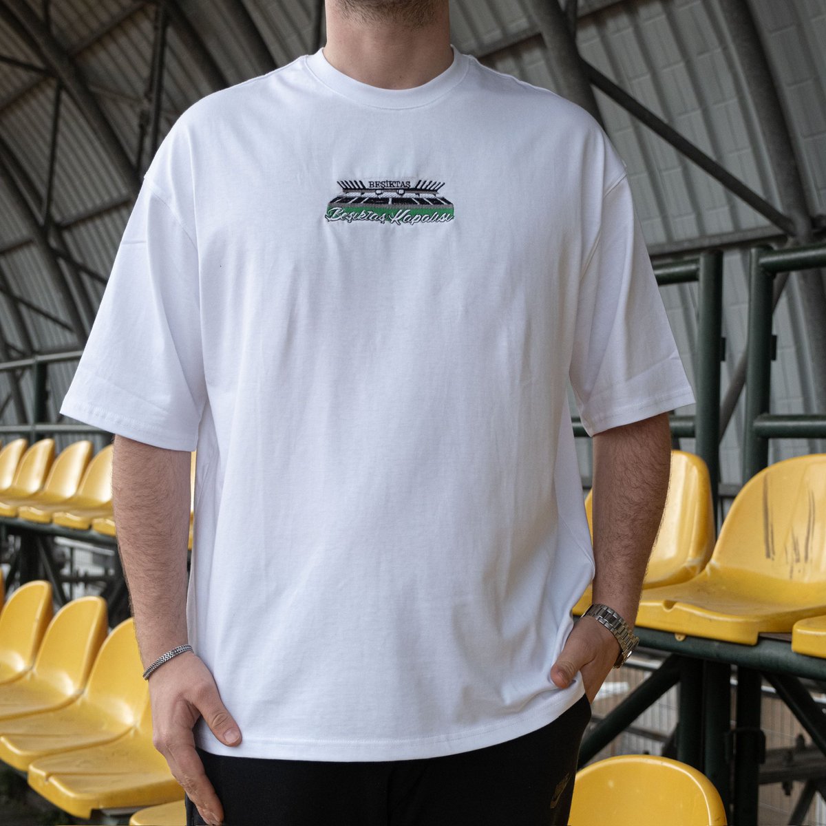 IconicFootyTr's tweet photo. “Burası Kapalı!”
Desibel rekoru kıran İnönü’nün efsane tribünü, şimdi oversize stilinde.
%100 compact penye kumaş
3 renk seçeneği
Sınırlı stok!
https://t.co/BVQsLwa7Ie https://t.co/e9V1LFkJlL