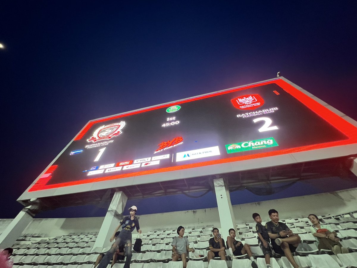 TheDragonianFC's tweet photo. Half time :
Suphanburi 1-2 Ratchaburi
#ChangFACup #SPFCvRBFC #RoadToACL #RatchaburiDay https://t.co/8G9PAzGDmV