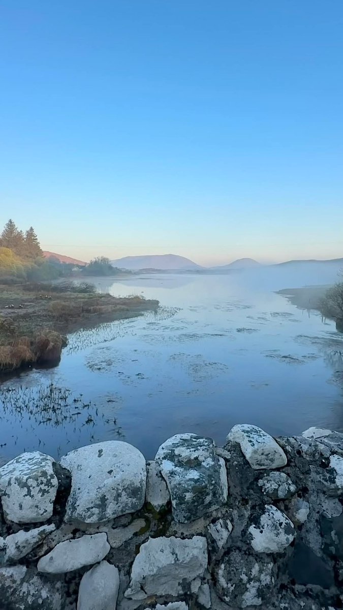 visit_galway's tweet image. Early morning down at the famous Quiet Man Bridge! Nothing but a beautiful blue sky... ☀️💙

📸 John Cloonan
📍 Quiet Man Bridge, Leam, Connemara

#TheQuietMan #QuietManBridge #EarlyMorning #Leam #Connemara #Galway #Ireland #VisitGalway