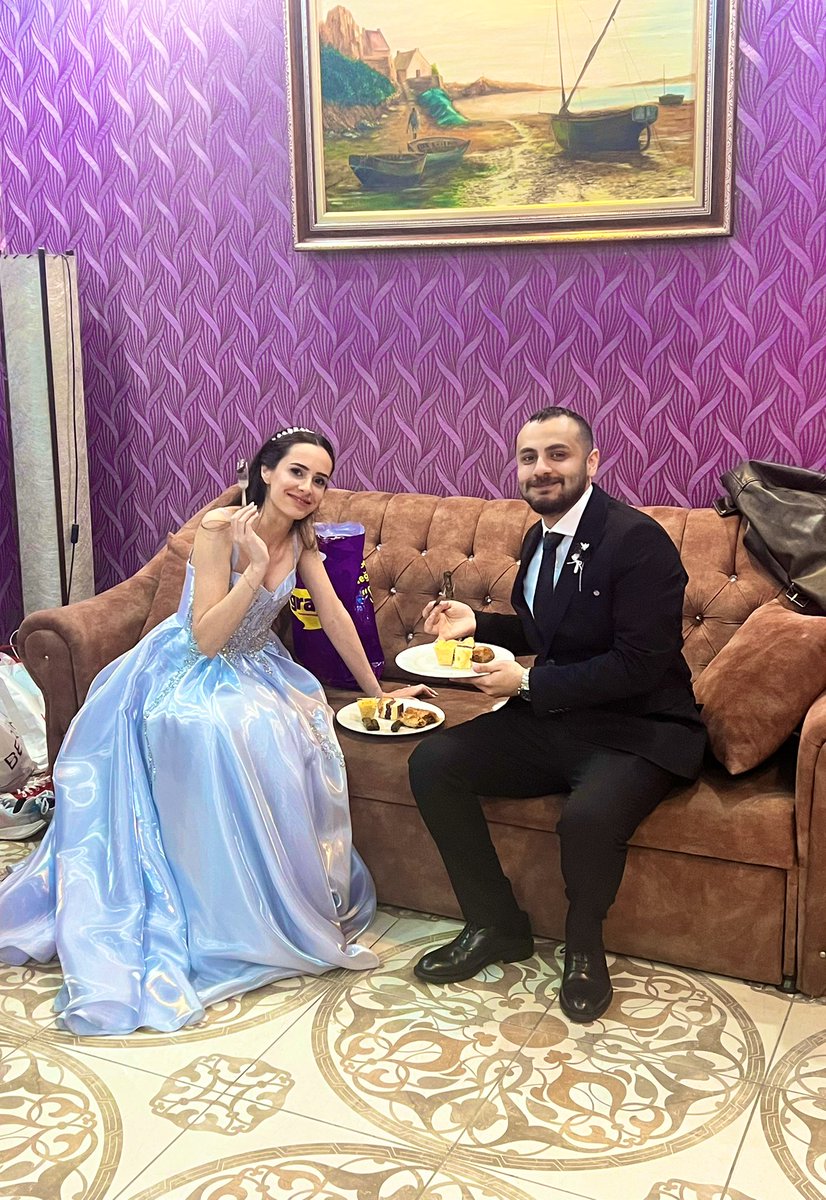 Milletin elite fotolarından sonra bizim nişan pozunun ortama girişi 😅😅