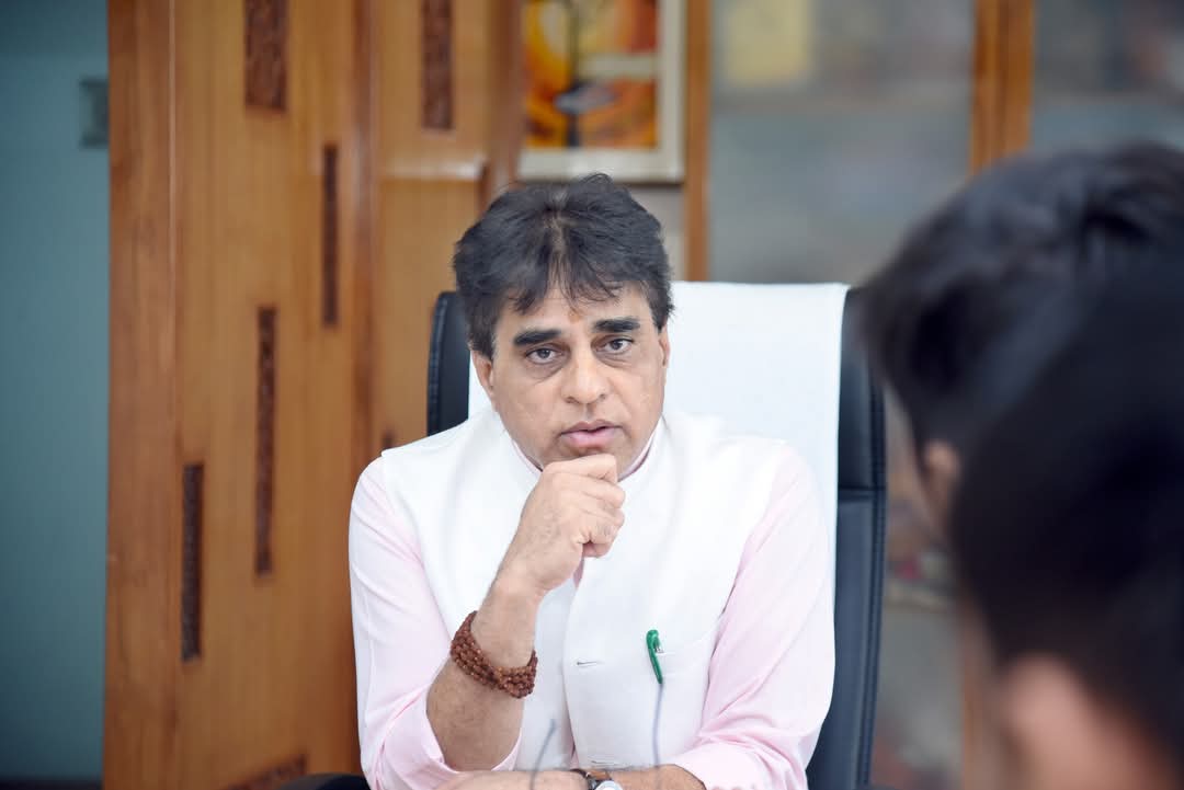 prafulpbjp's tweet photo. મારા કામરેજ વિધાનસભા મતવિસ્તાર તેમજ વરાછાના નાગરિકોનું વર્ષો જુનું સ્વપ્ન એવા "સરકારી વિજ્ઞાન કોલેજ"નું વાલક પાટિયા પાસે કાયમી નવા ભવનના બાંધકામ પ્લાનિંગ અંગે વિવિધ વિભાગના અધિકારીશ્રીઓ બેઠક યોજી.
📍સ્વર્ણિમ સંકુલ-2, ગાંધીનગર
#Varachha #Kamrej #ScienceCollege #GujaratEducation https://t.co/2ELYo4PS8Q