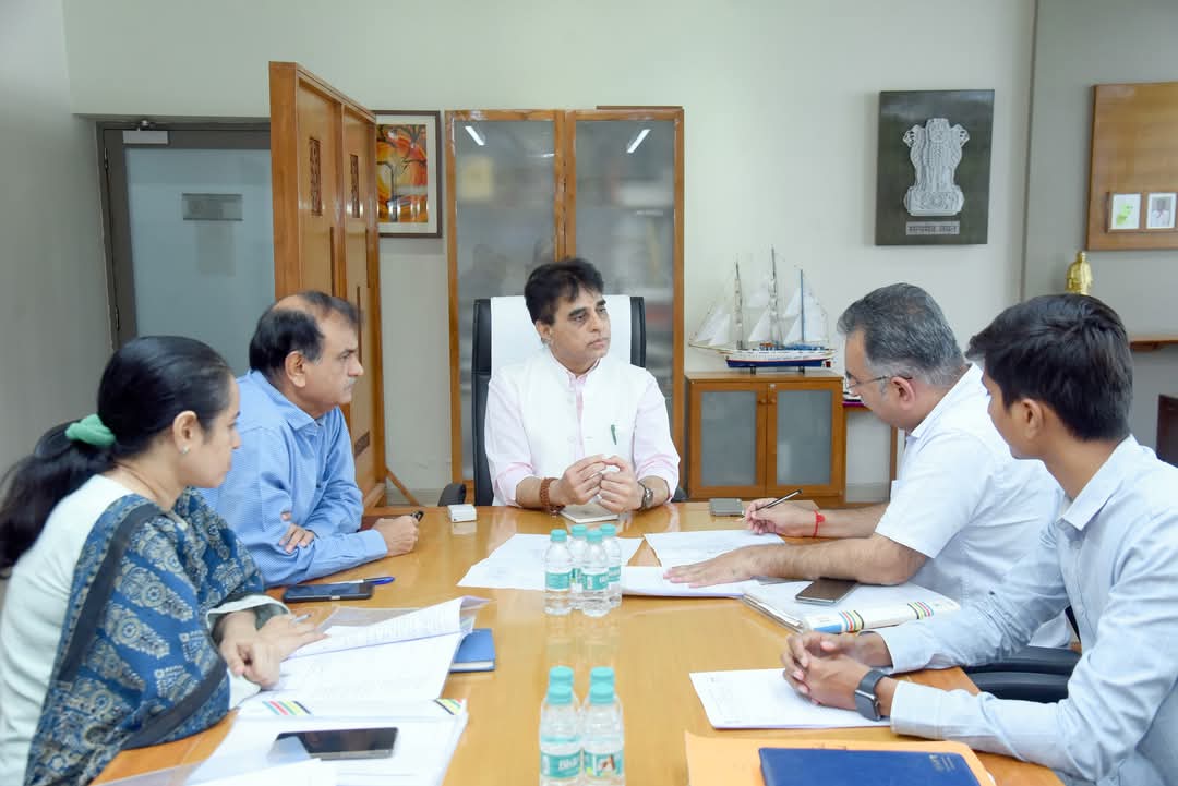 prafulpbjp's tweet photo. મારા કામરેજ વિધાનસભા મતવિસ્તાર તેમજ વરાછાના નાગરિકોનું વર્ષો જુનું સ્વપ્ન એવા "સરકારી વિજ્ઞાન કોલેજ"નું વાલક પાટિયા પાસે કાયમી નવા ભવનના બાંધકામ પ્લાનિંગ અંગે વિવિધ વિભાગના અધિકારીશ્રીઓ બેઠક યોજી.
📍સ્વર્ણિમ સંકુલ-2, ગાંધીનગર
#Varachha #Kamrej #ScienceCollege #GujaratEducation https://t.co/2ELYo4PS8Q