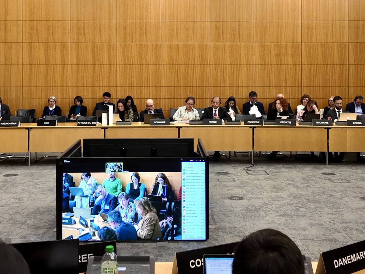MTPE_Peru's tweet photo. #París 🇫🇷| En la sede de la @OECD, el ministro @DanielMaurateR participó en la 147° Sesión del Comité de Empleo, Trabajo y Asuntos Sociales (ELSAC). Durante la sesión de instalación, el titular del MTPE dialogó con el director del Secretariado de ELS, @stescarpetta. https://t.co/Lg5uvhpLzg