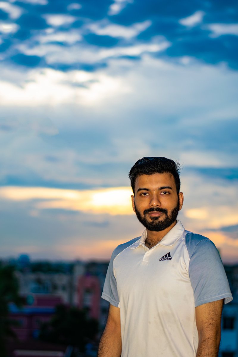 SahaMohit's tweet photo. Golden hour feels unique when you pursue goals, not just sunsets. 🌅💫 #EveningVibes #StayDriven https://t.co/HtZKBLtNc5