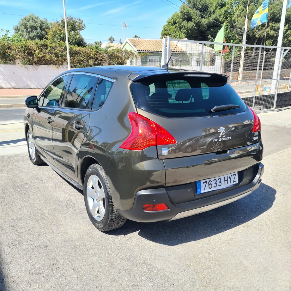 cochestv's tweet photo. Peugeot 3008 2.0 HDi HYbrid4 ‼️AUTOMÁTICO
💛 Etiqueta medioambiental "B" amarilla
Motor DIÉSEL/HÍBRIDO 2.0HDi de 200 cv
Cambio AUTOMÁTICO de 6 velocidades 

#CochesTorrevieja #Peudeot3008 #Peugeot #3008 #Diésel #Diesel #Híbrido #Hibrido #Hybrid #Automático #Automatico #Automatic https://t.co/WViCmw51iN