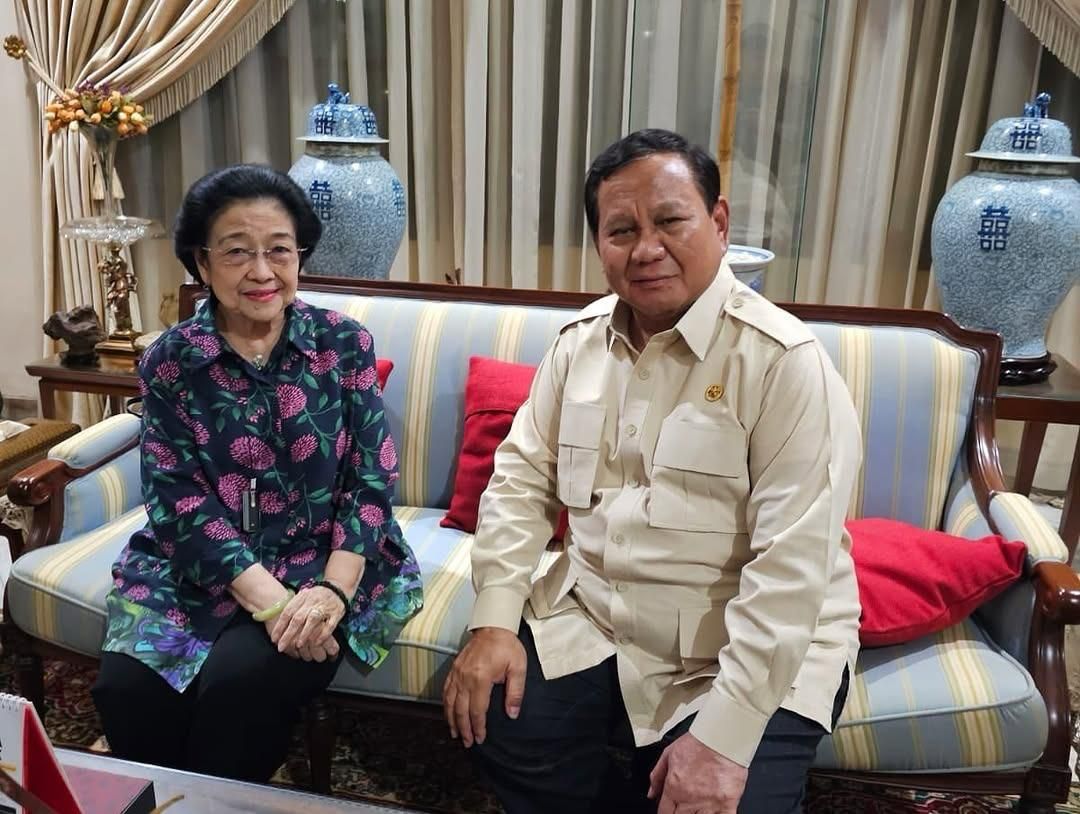 flowee01's tweet photo. Akhirnya Prabowo Megawati duduk bersama hari ini, 
Itu adalah bukti bahwa politik itu bukan permusuhan, tapi ruang untuk bertumbuh &amp; berkembang #MegawatiPrabowo #PRABOWOMEGAWATI https://t.co/wNe2yX1fGe