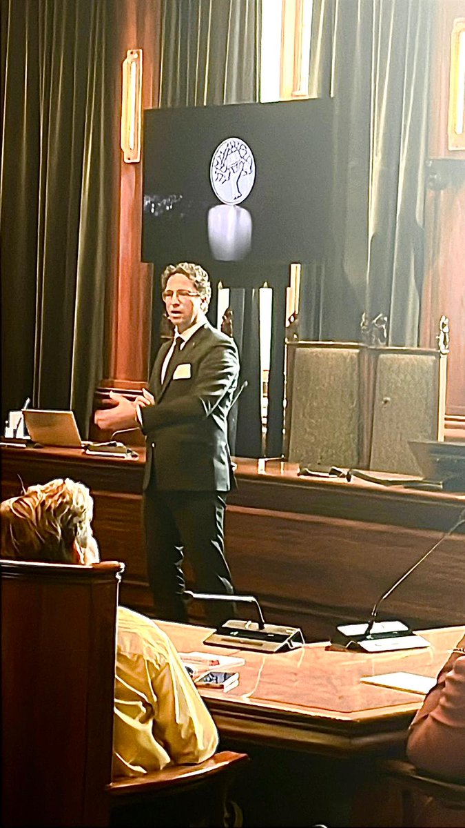 Hoe doe je dat nou als #wethouder: besturen in tijden van #polarisatie?

Onder bevlogen leiding van <a href="/jeroenvangool/">Jeroen van Gool</a>, directeur <a href="/Wethouders/">Wethoudersvereniging</a> spraken we vanochtend met grote groep wethouders <a href="/zuid_holland/">Provincie Zuid-Holland</a> in het prachtige stadhuis #Leiden.

Over ons rapport 👉🏽 bit.ly/4cJcxC9