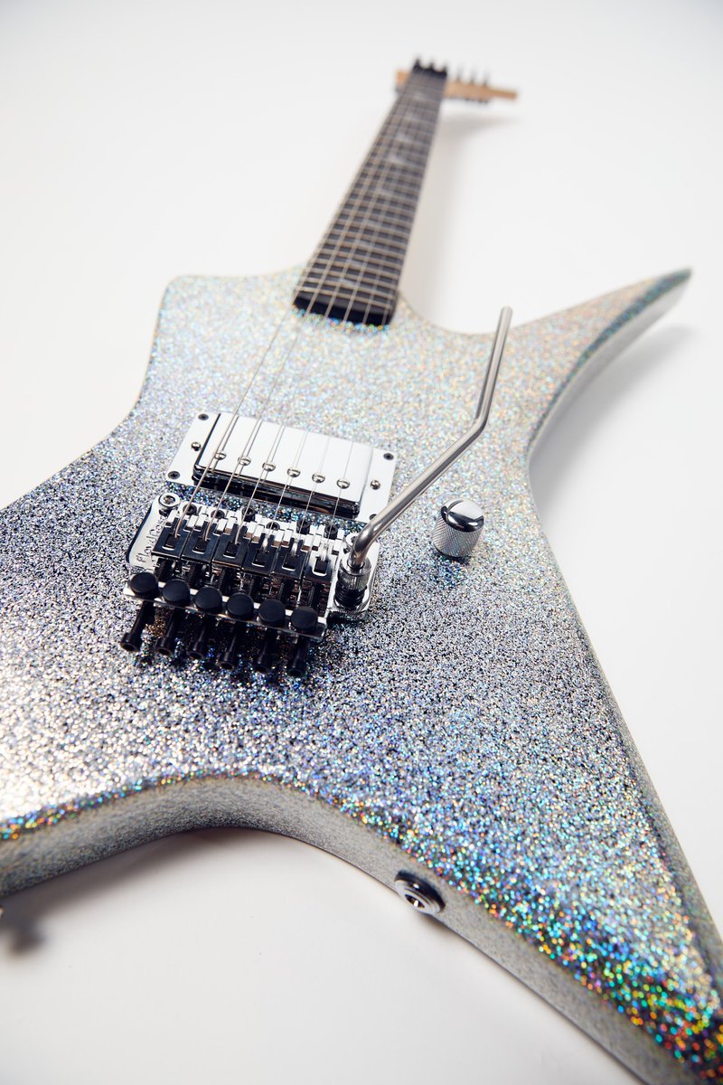 KramerGuitarsUS's tweet photo. Scroll through to witness the Lzzy Hale Voyager in all its Black Diamond Holographic Sparkle glory! 

🖤💎Get it here! https://t.co/NqSJgAI6v7

#allhale https://t.co/LOZKBUGBJY