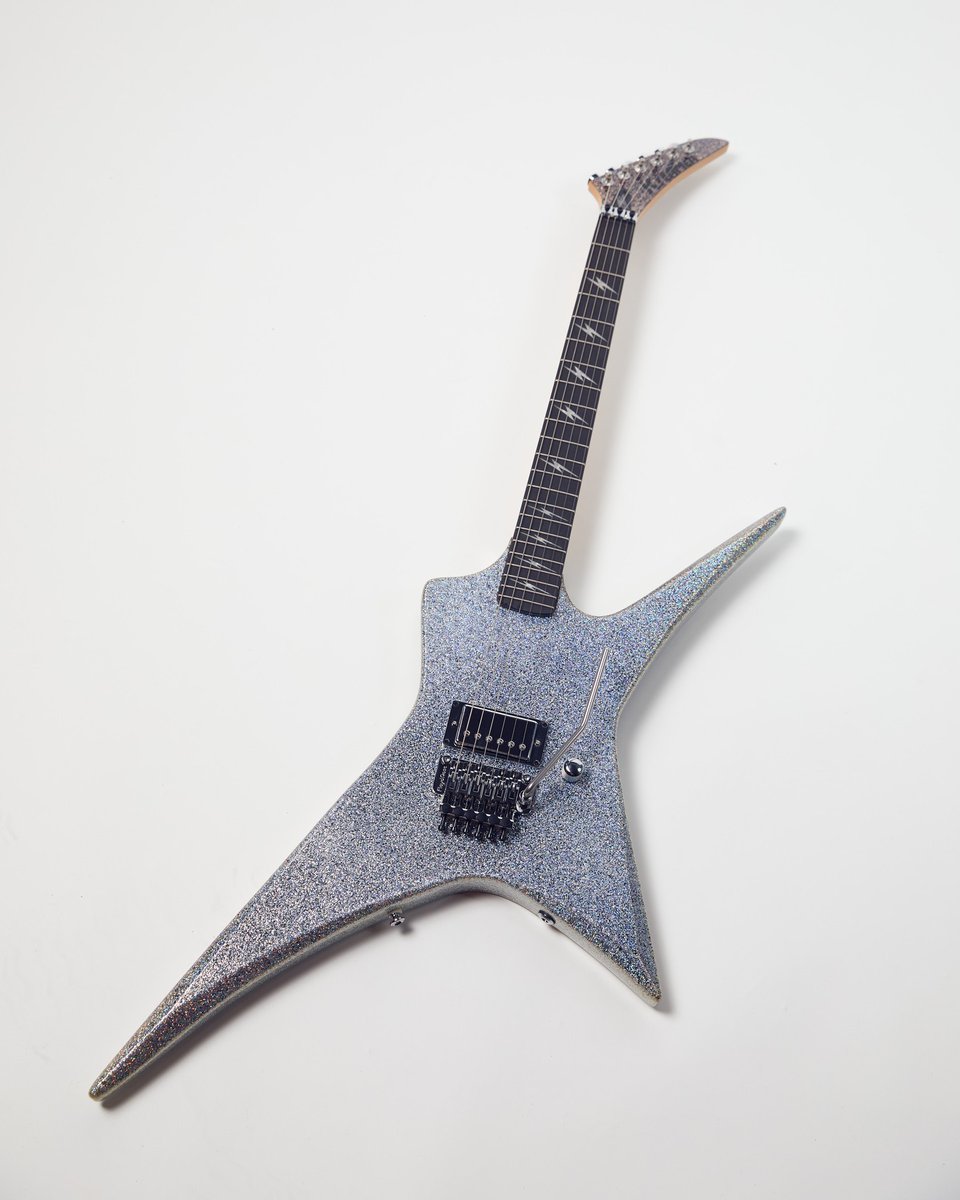 KramerGuitarsUS's tweet photo. Scroll through to witness the Lzzy Hale Voyager in all its Black Diamond Holographic Sparkle glory! 

🖤💎Get it here! https://t.co/NqSJgAI6v7

#allhale https://t.co/LOZKBUGBJY
