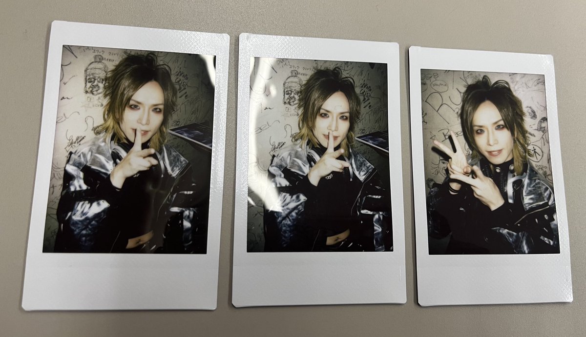 O041124's tweet photo. Royz チェキお譲りします

4/9  金沢公演

譲 智也さん
求 定価または同日杙凪さん

お気軽にお声掛けください https://t.co/wxDieSLRIP