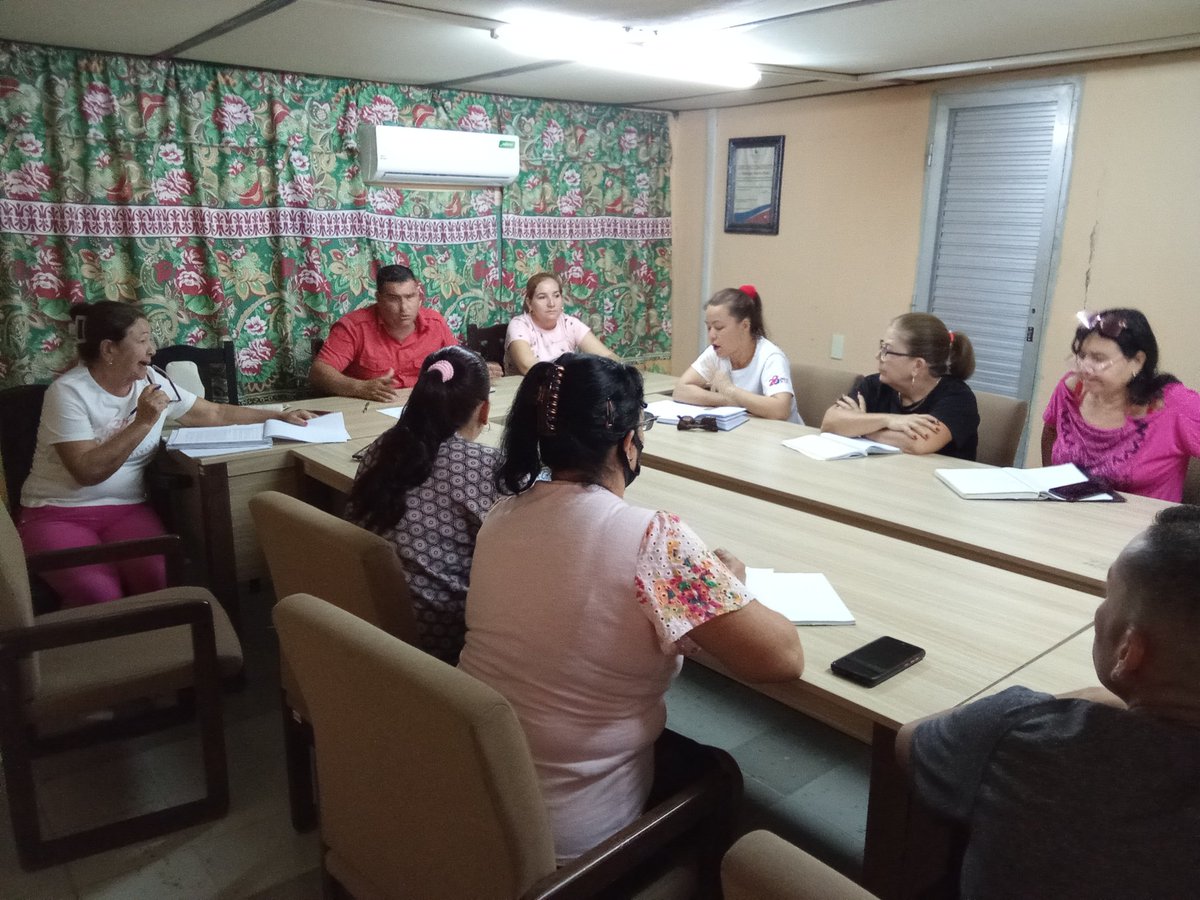 JorgeLu71436757's tweet photo. En la reunión de Puntualización de la #DGEM en #PuertoPadre se aseguraron las actividades para la semana, elementos que aseguran un proyecto institucional de Calidad. #TareaDeGrandes @DiazCanelB @naimatrujillob @nilser_pineda @LorenzoOsbel @Yanisleydi86605 @Louisochoaochoa https://t.co/QzJ1hWR0vB