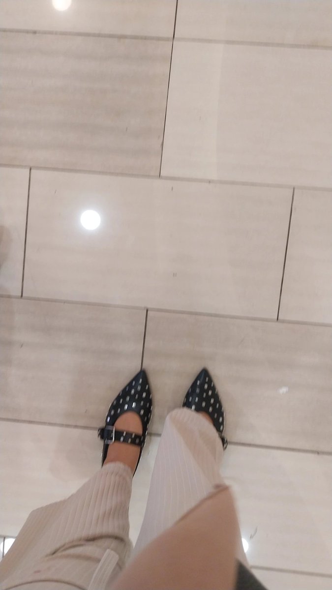 imnotjisel's tweet image. cinta bgt sama sepatuku ❤️😭