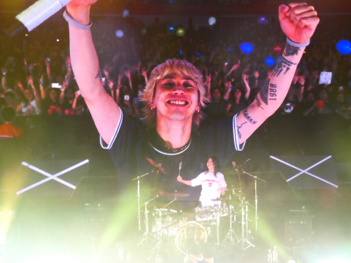 Angela_GA's tweet photo. #ONEOKROCK #oneokrockchile #ONEOKROCKDETOX #Tomoya #Ryota #Toru #Taka https://t.co/CfMHOL72yX