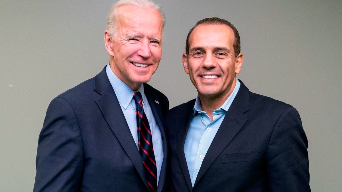 Es estratega internacional y experto en empresa, innovación y sostenibilidad. <a href="/juanverde/">Juan Verde</a> ha trabajado con <a href="/BarackObama/">Barack Obama</a> , Bill y Hillary Clinton, <a href="/algore/">Al Gore</a> y <a href="/JohnKerry/">John Kerry</a> , entre otros. ¿Buscas un conferenciante para tu evento? ¡Descubre su perfil completo!
lc.cx/ALxNsq