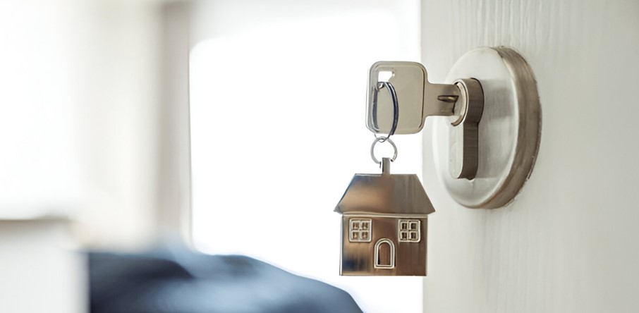 unlockprosphx's tweet image. Need a trusted #residentiallocksmith in Phoenix? Whether it's for #lockrepairs, #rekeying, or new #installations, our experts ensure your #home is secure. Count on us for fast, reliable #services when you need it most! #ResidentialLocksmith #PhoenixAZ #HomeSecurity #KEY #Phoenix