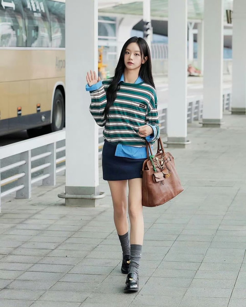 DanGina87's tweet photo. Miss Hyeri ‘s trip to Hong Kong💙🩵💙🩵 https://t.co/GLmUrID0wO